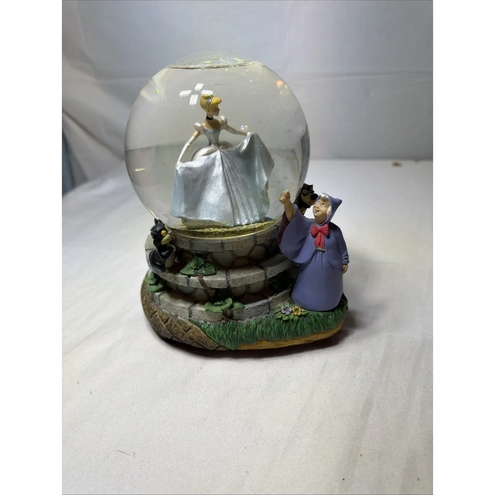 Collectible Disney Cinderella Snow Globe Bibbidi Bobbidi Boo Spinning Musical
